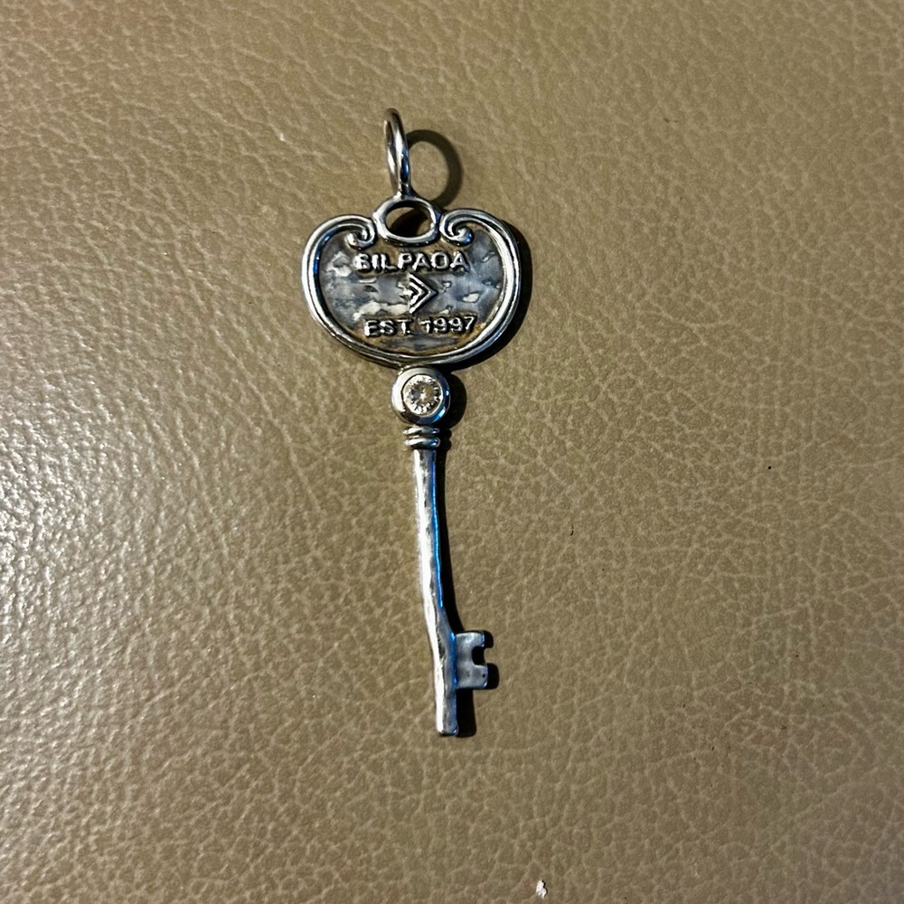 ❤️Silpada Silver Key Pendant